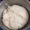 Trộn bột bánh bao Hàn Quốc: Đầu tiên cho 80ml nước ấm, 2 muỗng đường trắng cùng 1/2 muỗng muối vào tô lớn, khuấy đều cho tất cả hòa tan vào nhau. Sau đó, cho 2 muỗng men nở vào, trộn lên và để 5 - 10 phút đến khi nổi bọt. Tiếp đó, cho 240g bột mì vào âu men nở, dùng phới trộn đều lên rồi nhào bột bằng tay trong 1 phút đến khi thành khối bột dẻo mịn. Ủ bột từ 1 - 1.5 tiếng để nở gấp đôi. Sau đó lấy bột ra nhào tiếp 1 phút rồi ủ thêm 1 tiếng. Lấy bột ra, nhào lại đến khi mịn và vo tròn khối bột lại.