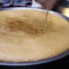 Cho bánh vào lò, nướng khoảng 25-30 phút ở nhiệt độ 180 độ C. Bánh chín, lấy bánh ra, dùng tăm chọc vào bánh để không khí trong bánh ra ngoài hết.