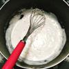 Đun sôi nước trong nồi hấp, cho khuôn bánh vào xửng, hấp khoảng 20 phút là bánh chín. Trong quá trình hấp bạn mở nắp, lau khô phần nước đọng để bánh được đẹp nha. Dùng tăm xiên thử thấy bánh không dính tăm tức là bánh đã chín, lấy ra để nguội. Nước cốt dừa bánh chuối hấp dẻo mềm: Cho 150ml nước cốt dừa vào nồi, thêm chút đường, muối, khuấy đều và nấu sôi thì cho bột báng vào khuấy lên đến khi có độ sánh thì tắt bếp là xong.