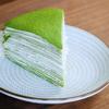 Bánh crepe trà xanh nghìn lớp hoàn thành là có thể cắt nhỏ và nhâm nhi được rồi đấy. Để món bánh crepe trà xanh trông đẹp mắt hơn thì bạn có thể rắc thêm 1 lớp bột trà xanh (bột matcha) lên trên mặt bánh nhé.