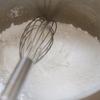 Cho các loại sữa và trứng vào bát lớn, đánh đều. Cho bột bắp, đường và muối vào nồi.