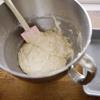 Đổ tất cả hỗn hợp bột vào khuôn và nướng ở 190 độ C khoảng 20-25 phút cho bánh chín vàng rồi lấy ra, để nguội.