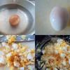 Trứng gà luộc chín, bóc sạch vỏ, dùng muỗng dầm hơi nát, không dầm nhuyễn.