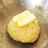 Cho các nguyên liệu (trừ bơ, xúc xích) vào tô lớn trộn đều nè. Rồi cho thêm 35gr bơ vào nhào tiếp cho bột thật nhuyễn nha!