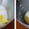 Sau đó cho bơ vào trộn đều khoảng 3 phút thành màu sáng rồi cho trứng, tinh chất hạnh nhân, hỗn hợp sữa chanh vào trộn đến khi thành hỗn hợp nhuyễn mịn. Sau cùng đổ hỗn hợp bột vào và trộn thành khối bột sệt mịn, mượt. Đổ bột vào khuôn và cho vào lò nướng từ 50 - 60 phút là bánh chín mềm xốp, khô ráo. Lấy bánh ra đợi nguội một chút là có thể cắt ăn được.
