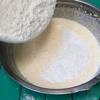 Cho bột mì, bột hạnh nhân, bột nở, muối vào cùng, nhào thật kĩ thành một khối bột mềm, mịn.