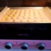 Làm nóng lò ở nhiệt độ 160 độ C khoảng 10 phút rồi cho vỉ bánh quy trứng vào nướng. Nướng bánh quy trứng giữa lò ở nhiêt độ 160 độ C trong khoảng 15 - 18 phút.