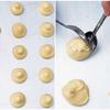 Cho bột vào túi bóp kem và bắt bột thành hình khối tròn. Nướng ở rãnh giữa của lò nướng, nhiệt độ 190-200 độ C trong 20-25 phút tùy kích thước bánh. 