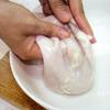 Bao tử heo rửa sạch, lộn ngược phía bên trong, cắt bỏ lớp mỡ, cạo sạch. Rửa lại khoảng 2-3 lần với nước lạnh.