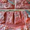 Thịt bò rửa sạch, cắt lát lớn, dùng chày kim loại dần mỏng thịt bò rồi cắt thành những miếng chữ nhật kích thước khoảng 5x15 cm.