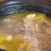 Hầm nước dùng: Cho khoảng 2.5 lít nước vào hầm gà, đinh hương, gừng, nấm hương, muối, đường cho gà chín, thơm.