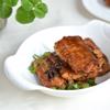 Cá kho sốt thịt nướng hấp dẫn ở mùi cá chiên, sốt thịt nướng, thịt cá thấm gia vị đậm đà ngon cơm.