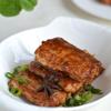 Cá kho sốt thịt nướng hấp dẫn ở mùi cá chiên, sốt thịt nướng, thịt cá thấm gia vị đậm đà ngon cơm.