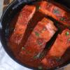 Cuối cùng, cho cá hồi sốt cà chua ra đĩa ăn nóng với cơm hoặc bánh mì nhé!
