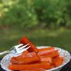 Cho tô cà rốt vào lò viba khoảng 5-6 phút là có thể dùng được.