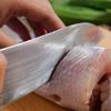 Cá lóc làm sạch, cắt thành khúc ngắn vừa ăn. Ướp cá lóc với 1 muỗng canh nước mắm Maggi,  15gr hạt nêm Maggi, 15gr đường trắng, 3gr tiêu 15 phút cho thấm. 