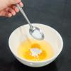 Trứng gà nêm muối, đánh quyện cùng 1 ít bột năng, sau đó chiên mỏng, cắt sợi.