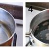 Cho hạt xoài vào cùng 600ml nước, đun trong 3 phút thì vớt hạt xoài ra, cho nếp cẩm vào nấu trong 30-40 phút.