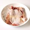 Đùi gà mua về rửa sạch, để ráo sau đó dùng dao nhọn cẩn thận lọc thịt, rút lấy phần xương gà.