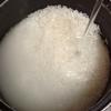 Vo sạch gạo, cho vào nồi nấu theo tỷ lệ 2 chén gạo : 2 ly nước và nêm vào 2 muỗng cà phê đường, 2 muỗng cà phê hạt nêm, 1/4 muỗng cà phê muối.