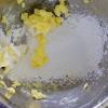 Trong 1 tô khác, dùng máy đánh trứng, đánh đều 80gr bơ, 100gr đường trắng. Sau đó, cho từ từ hỗn hợp bột đã trộn ở bước 1, sữa tươi không đường vào, trộn đều.