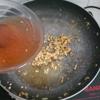 Phần dầu tỏi còn lại trong chảo thì cho nước mắm đã pha vào đun sôi. Cho vài trái ớt trái khô vào đun cho hổn hợp nước mắm cạn sền sệt lại, nêm nếm hổn hợp nước mắm lại cho vừa khẩu vị.