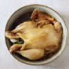 Cho vào tô, đặt vào xửng hấp khoảng 30-60 phút tùy vào kích thước con gà. Sau đó rót vào gà 1 chén rượu gạo, ngâm 1-2 tiếng là có thể dùng.