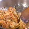 Ướp thịt gà với sả, ớt, nghệ tươi, muối, đường, nước mắm, tiêu, hạt nêm, để khoảng 15p.