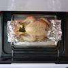 Sau đó, giữ nguyên gà như vậy để lên khay nướng và đặt vào lò nướng tiếp 5 - 10 phút cho thịt gà chín mềm, vàng giòn hơn là có thể lấy ra cắt ăn rồi nha. 