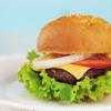 Hamburger bò phô mai là món ăn sáng được nhiều người yêu thích nhất là các bé trong nhà. Món bánh ăn nhanh tiện lợi này rất dễ làm, nguyên liệu lại đơn giản, thích hợp làm ngay cho bữa sáng của cả nhà nhé!