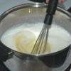 Cho hỗn hợp trứng đã đánh vào chung với sữa dừa rồi khuấy đều tay cho hòa quyện. Tiếp tục đun hỗn hợp trên lửa nhỏ, cho thêm 1 muỗng canh bột năng vào khuấy đều tay. Khi hỗn hợp đã mịn và đặc dần lại thì cho thêm 1 ống vani vào khuấy đều rồi tắt bếp.