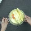 Sau khi đã cắt 2 loại khoai thì cho chúng vào tô bột vừa hòa xong ở trên. Tiếp đến dùng phới trộn đều.