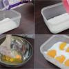 Đổ 200g muối vào hộp nhựa, thêm 1 muỗng canh đường rồi trộn đều. Khi mua trứng nên chọn trứng gà sạch và tươi, đã qua kiểm dịch, tách lấy lòng đỏ rồi cho lên muối ướp.