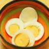 Đem mì đi luộc mềm, vớt ra và ngâm vào nước đá. Trứng luộc chín, cắt đôi. Khi nào ăn mì lạnh, các bạn xếp mọi thứ vào tô rồi chan sữa đậu nành vào là được. Chú ý nêm thêm một chút muối cho vừa ăn!