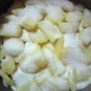 Luộc khoai tây qua nước phèn chua. Rửa sạch khoai tây để hết mùi phèn, ướp khoai tây với đường trắng khoảng 7-8 giờ cho đường tan hết.