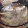 Cho nấm vào tô bột nhúng nấm cho vào chảo dầu nóng chiên lên cho vàng giòn nấm.