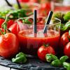 Nước ép cà chua với màu sắc bắt mắt và vị chua thanh. Thức uống giải khát giàu dưỡng chất!