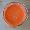 Lọc cà rốt đã xay qua rây. Cho nước ép cà rốt ra ly. Bây giờ bạn có thể thưởng thức món nước ép cà rốt mát lạnh, bổ dưỡng do chính tay mình làm rồi đấy!