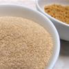 Xay hỗn hợp gạo và đậu phộng cho thật nhuyễn rồi hòa hỗn hợp bột gạo, bột đậu phộng vào nước.