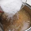 Cho thêm đường vào để tạo độ ngọt rồi cho lên bếp đun sôi. Đun nước gạo trên lửa nhỏ trong khoảng 15-20 phút. Sau đó, bỏ ra, lọc qua một lần rồi đun sôi lại là xong! Nếu có cảm giác, nước gạo bị đặc quá thì các bạn cho thêm nước vào nhé!