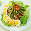 Cho salad ra đĩa, xếp trứng lên trên, trang trí tùy thích là món ăn đã hoàn thành. Nguyên liệu chỉ từ rau củ, trứng nhưng món ăn vẫn đảm bảo được dinh dưỡng cho cả nhà. Ngoài ra nó cũng được xếp vào thực đơn giảm cân cho những ai muốn giảm cân nhé!