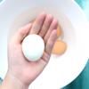 Nấu nước sôi, cho 6 quả trứng vào luộc trong 5 phút, vớt ra cho vào tô nước đá lạnh. Lột vỏ trứng.