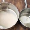 Đầu tiên, cho đường và heavy cream vào 2 nồi khác nhau. Sau đó cho nồi đường lên bếp đun tan chảy đường.