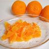 Tiếp theo, tách múi của quả cam còn lại. Xếp múi cam xuống đáy cốc hoặc dùng vỏ của 1/2 quả cam làm cốc cho đẹp hơn, rót hỗn hợp sữa chua, sữa tươi vào, để trong tủ lạnh cho mát là có thể dùng được rồi.