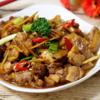 Thịt gà sốt nước tương đậm đà là món ăn phổ biến trong nhiều bữa cơm gia đình Việt. Thịt gà chiên chín béo thơm, thịt săn, vị mặn ngọt, đưa cơm cực kỳ.