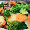 Cho tim heo xào bông cải cà rốt ra đĩa, rắc thêm ít tiêu rồi thưởng thức nóng. Món xào giòn ngon, thanh đạm nhưng tốt cho tim mạch nhé! Món này có thể bổ sung nhiều chất sơ cho cơ thể, làm lành mạnh hệ tiêu hóa.