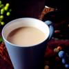 Trà sữa cà phê là thức uống nóng rất thích hợp cho mùa lạnh, không chỉ giúp làm ấm cơ thể mà còn cung cấp nhiều năng lượng, giúp tinh thần tỉnh táo hơn nhé! Mỗi buổi sáng thay vì một cốc cà phê thì bạn nên biến tàu dùng một ly trà sữa cà phê sẽ tuyệt vời hơn nhé!