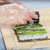 Với miếng rong biển lớn còn lại bạn cho vào mặt phẳng, lấy cơm dán nối chúng lại với nhau. Cho cơm vào miếng rong biển lớn, chừa lại một khoảng rong không có cơm. Tiếp đến cho dưa cải muối Nhật Bản vào với khoảng cách đều nhau. Sau đó cho cuộn sushi hoa anh đào vừa làm xong ở trên vào cuộn tròn lại.Put the big piece of seaweed on the chopping-board, use ricce to stick it with the rest small piece one. Spread rice on 1/5 the seaweed. After that, put the pickled leaf vegetable on then add the ume roll that had rolled above on and roll all of them together.