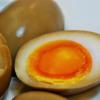 Trứng ủ nước tương là món ngon làm siêu đơn giản với trứng luộc chín béo thơm, ngâm ngập trong hỗn hợp nước tương và gia vị giúp nhuôm màu lòng trắng trứng trong đẹp mắt.