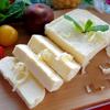 Tự làm bơ sạch tại nhà có thể giúp bạn vừa có được sản phẩm bơ tươi sạch, thơm béo sử dụng lâu dài, vừa tiết kiệm được nhiều chi phí mua bơ ngoài hàng.